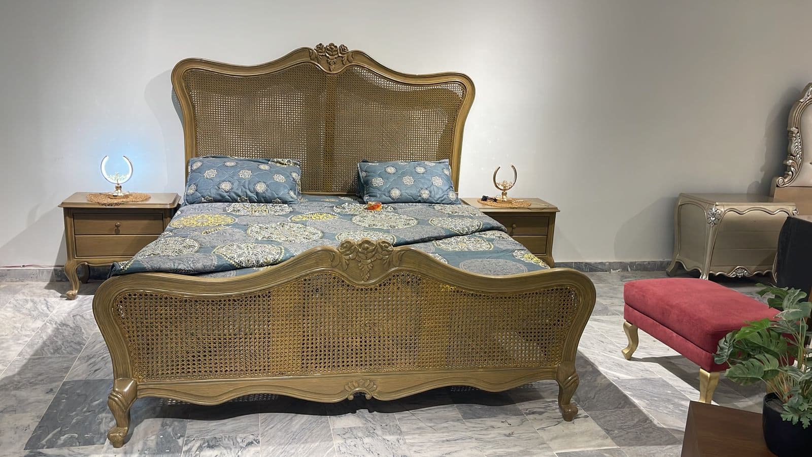 Regal cane bed — Chinioti furniture